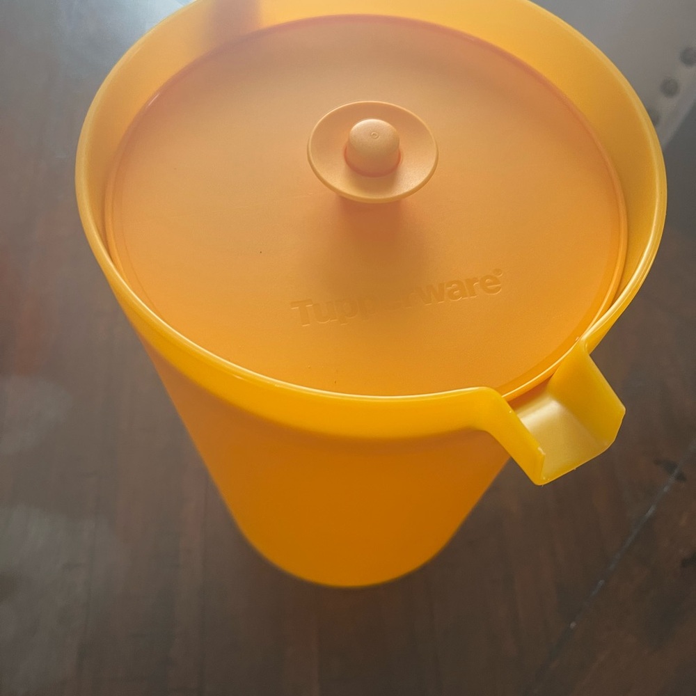Tupperware Yellow Plastic Pitcher with Lid and Spout